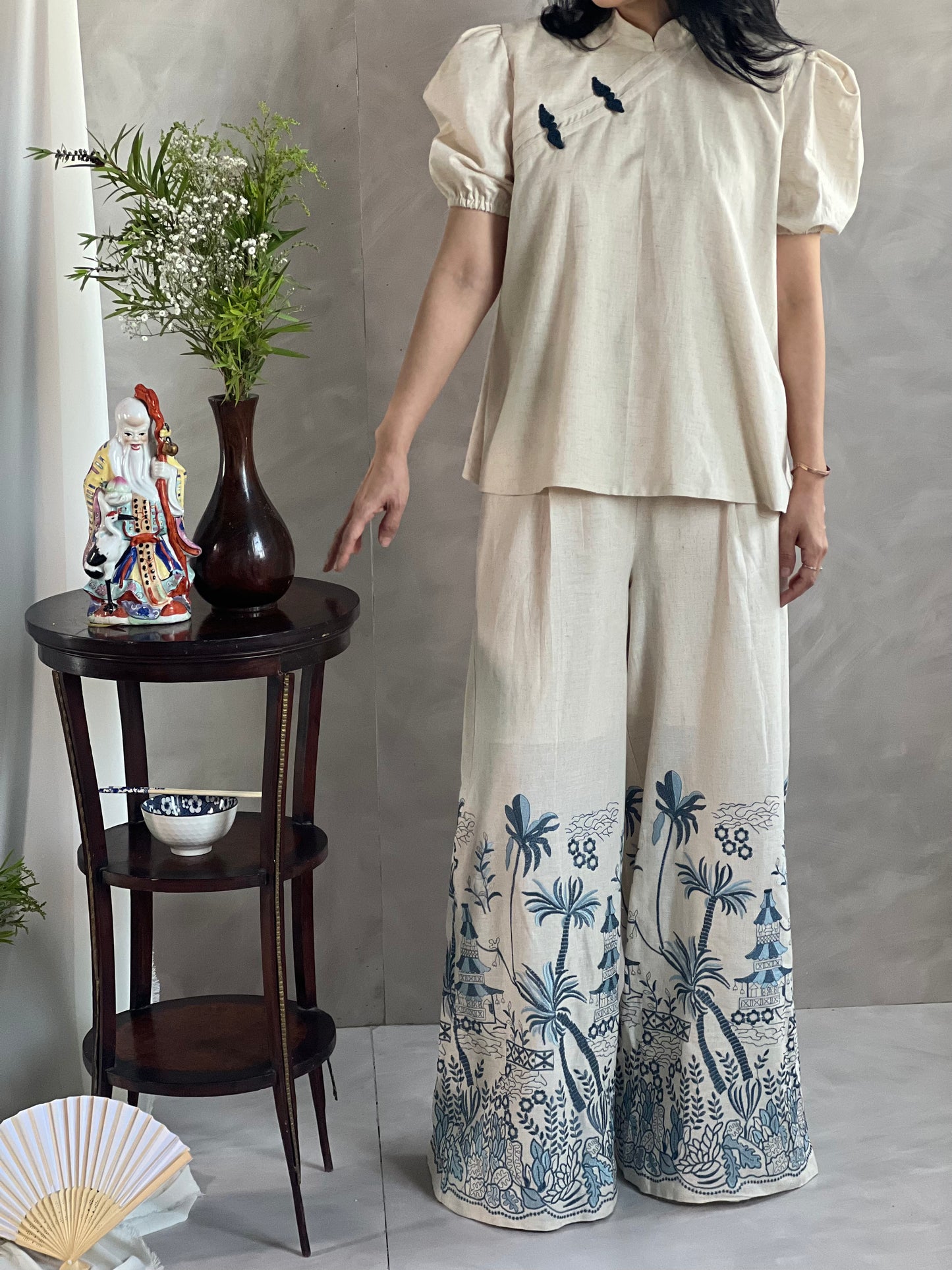 Chinoiserie navy Puffed sleeves blouse