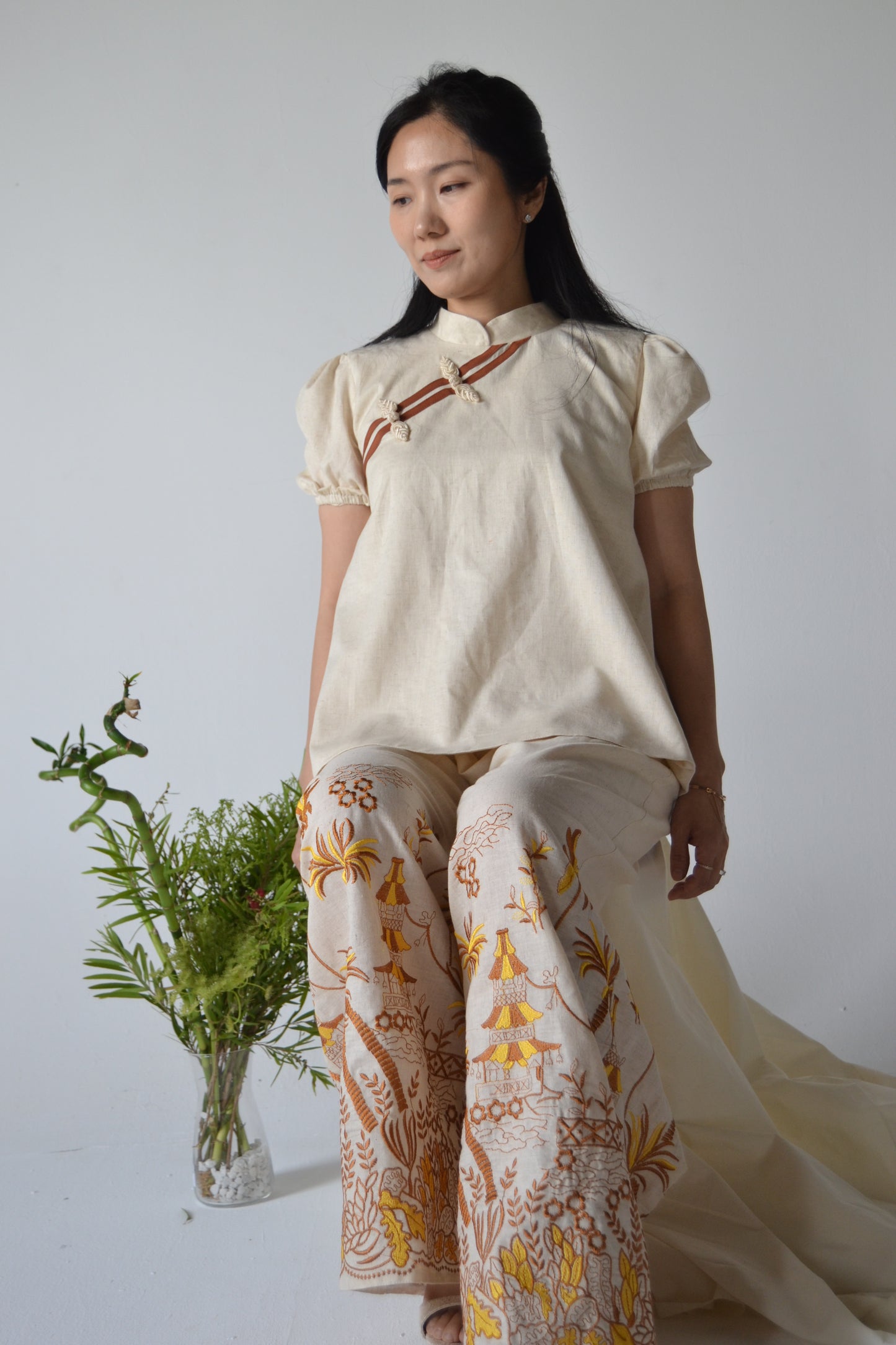 Chinoiserie Puffed sleeves brown blouse