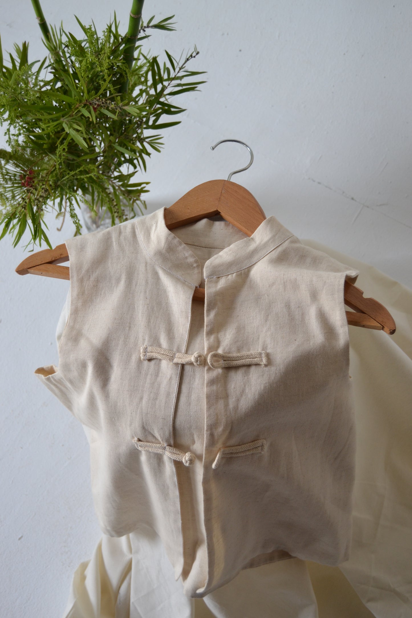 Chinese knots Mandarin collar split vest