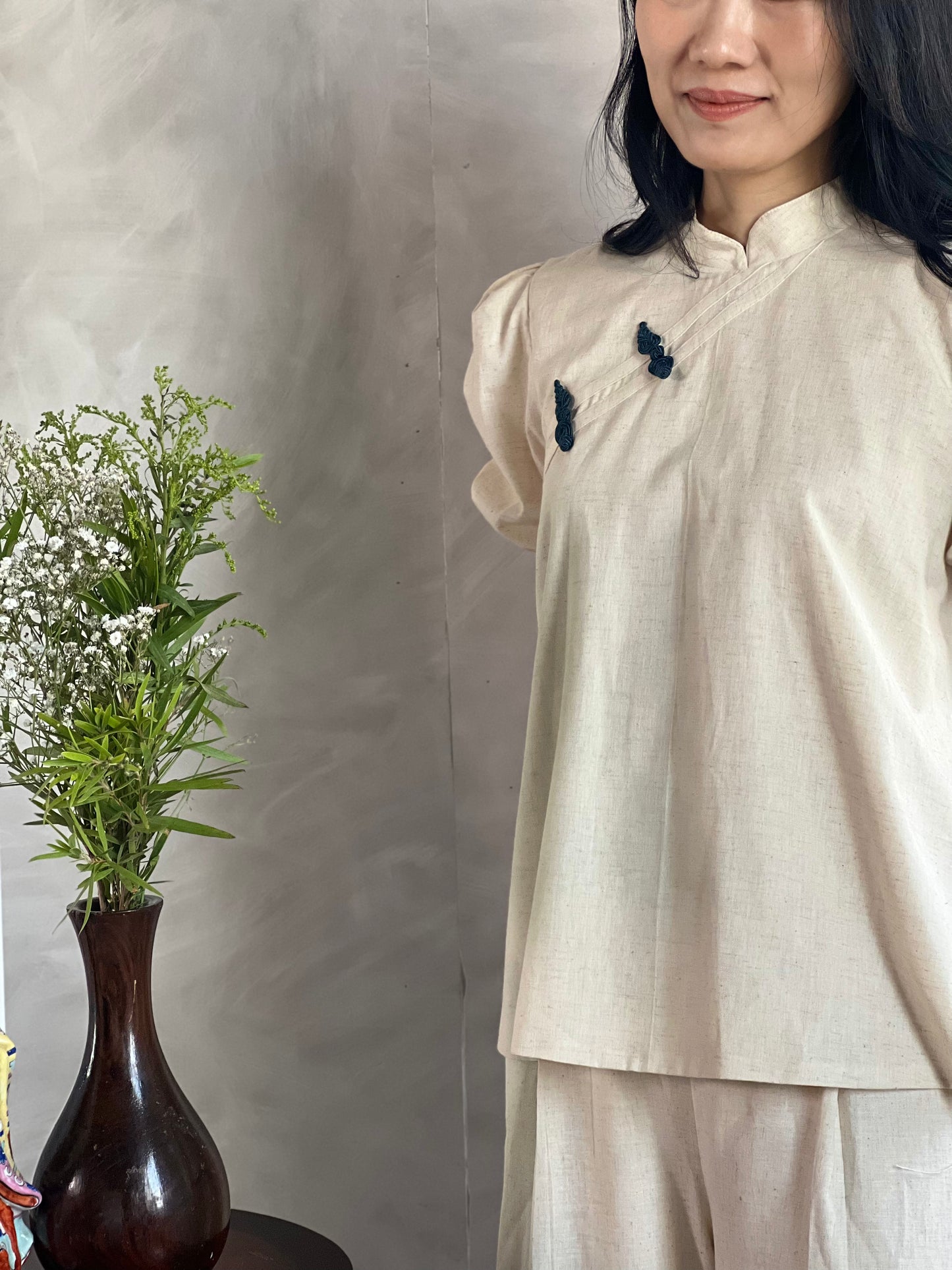 Chinoiserie navy Puffed sleeves blouse