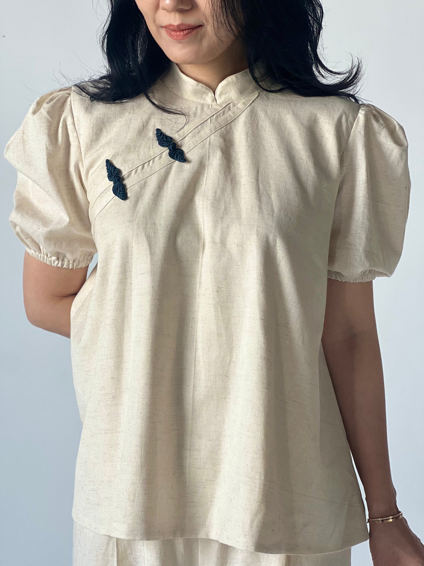 Chinoiserie navy Puffed sleeves blouse