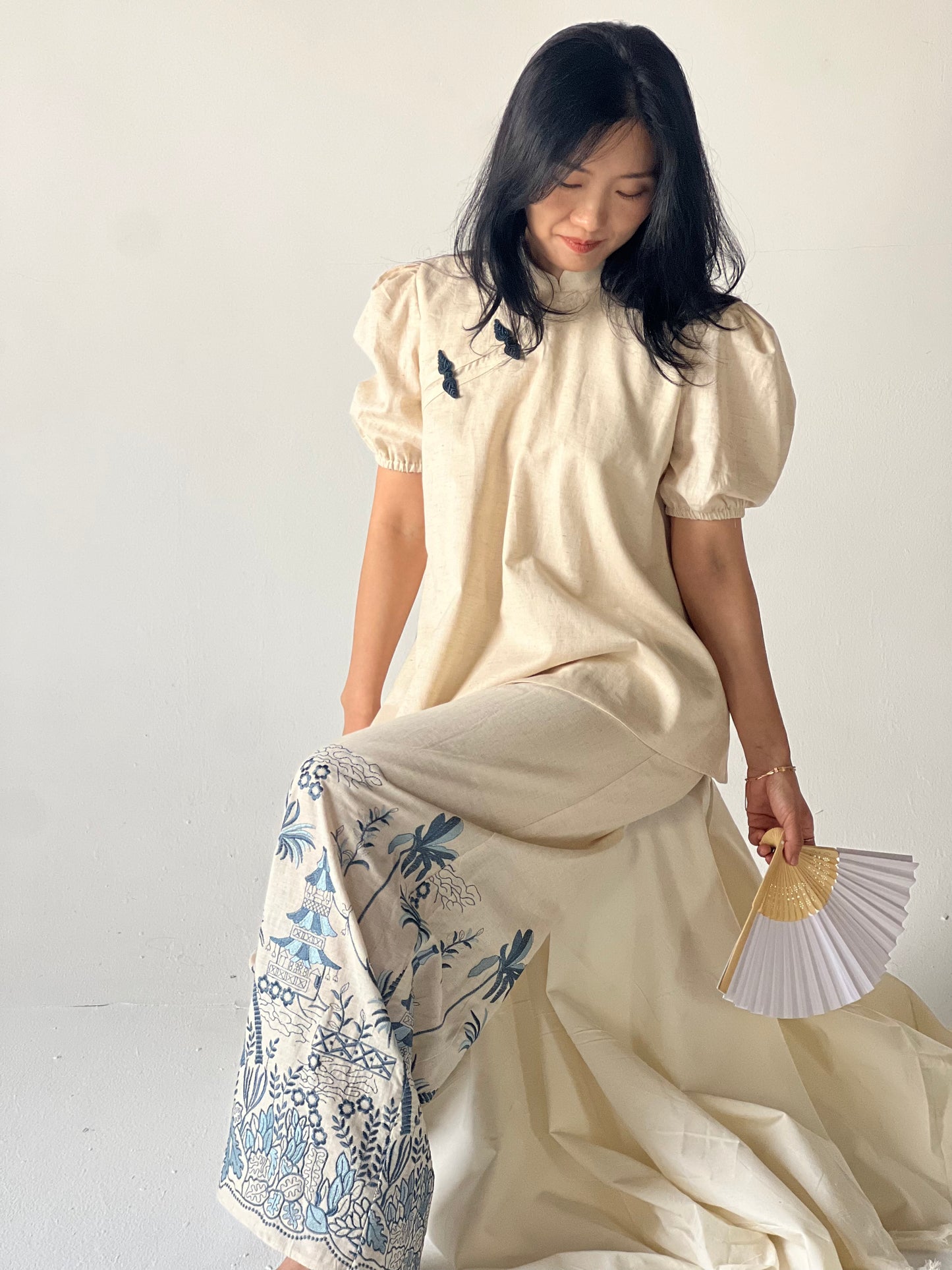 Chinoiserie navy Puffed sleeves blouse