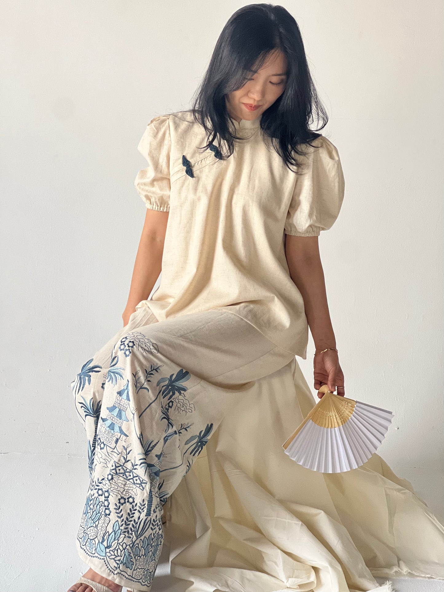 Chinoiserie navy Puffed sleeves blouse