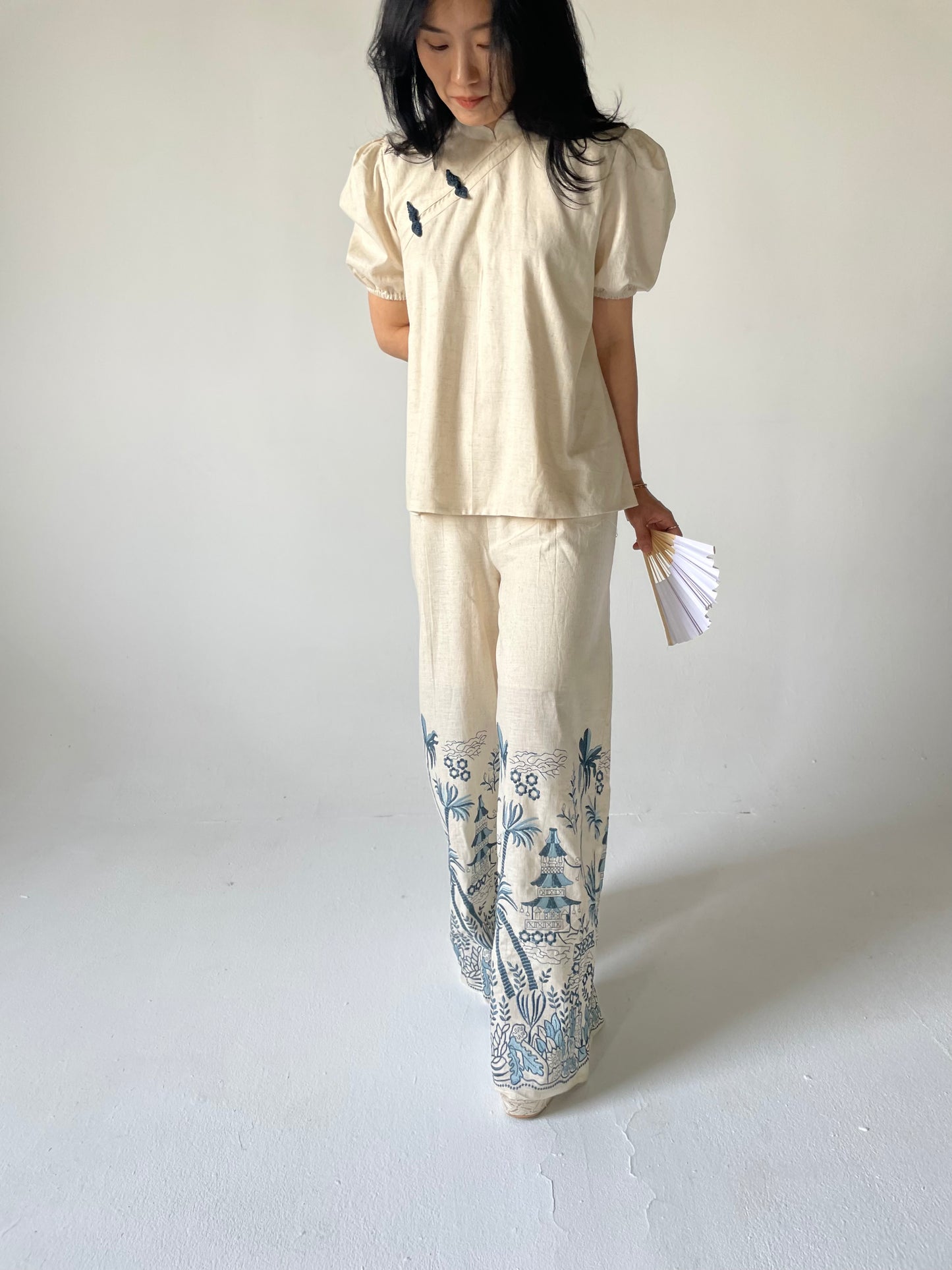 Chinoiserie navy Puffed sleeves blouse