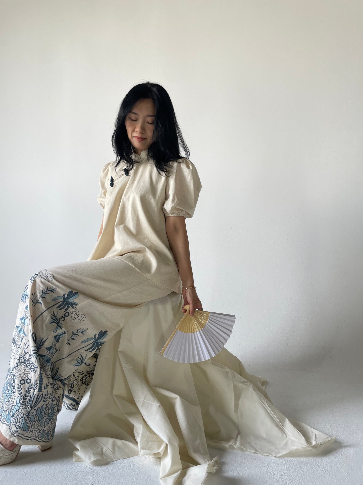 Chinoiserie navy Puffed sleeves blouse