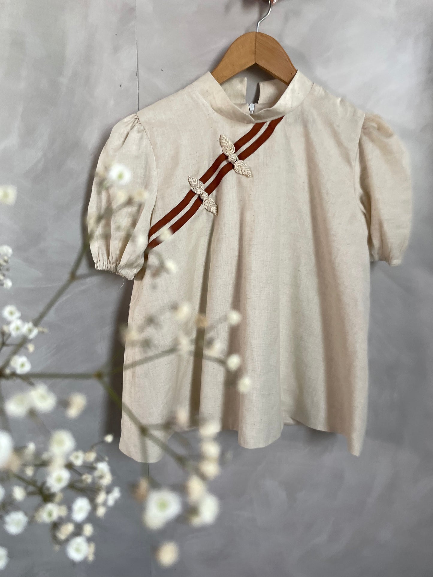 Chinoiserie Puffed sleeves brown blouse