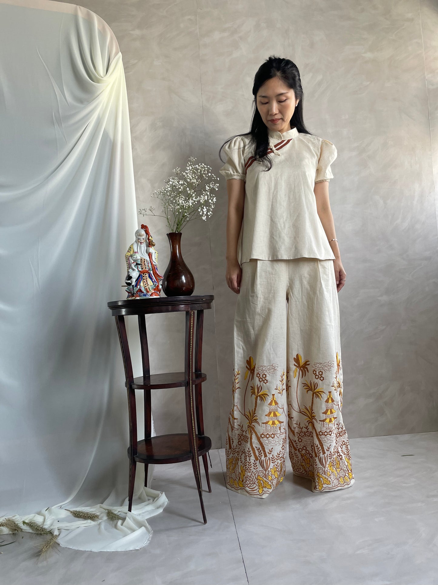 Chinoiserie Puffed sleeves brown blouse