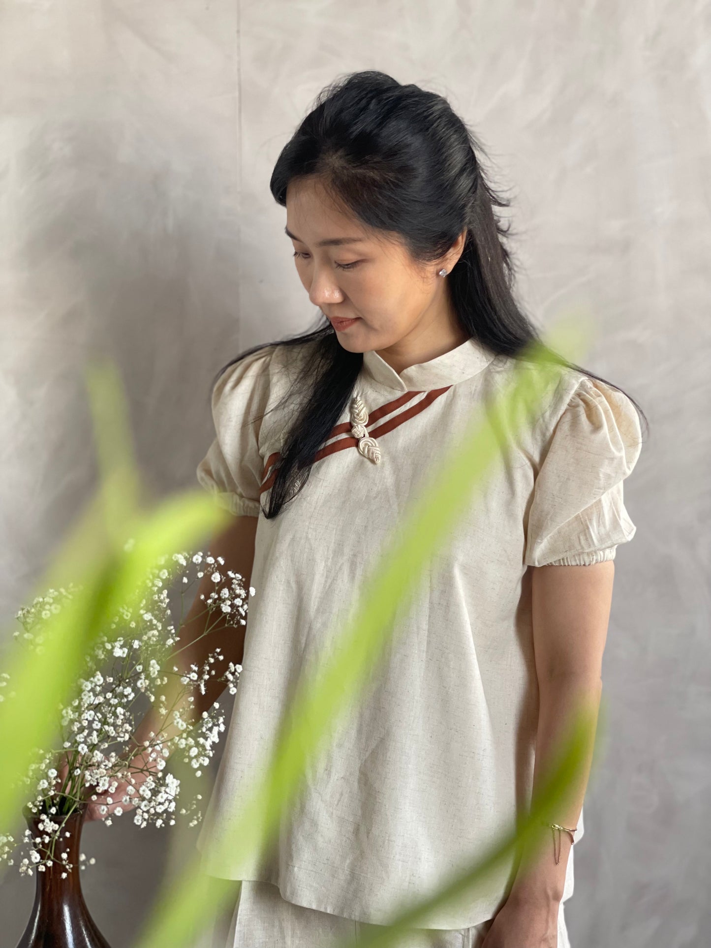Chinoiserie Puffed sleeves brown blouse
