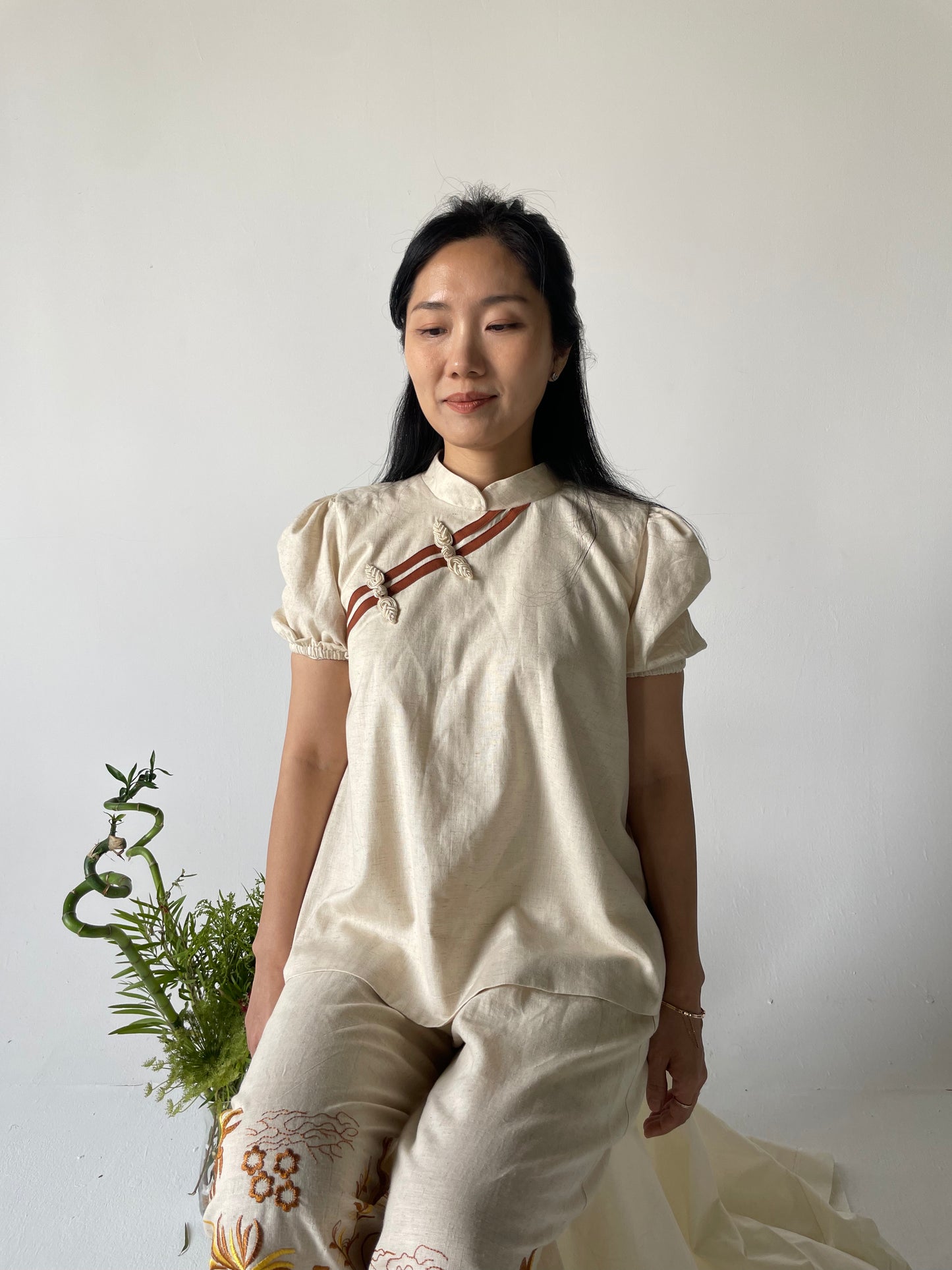 Chinoiserie Puffed sleeves brown blouse