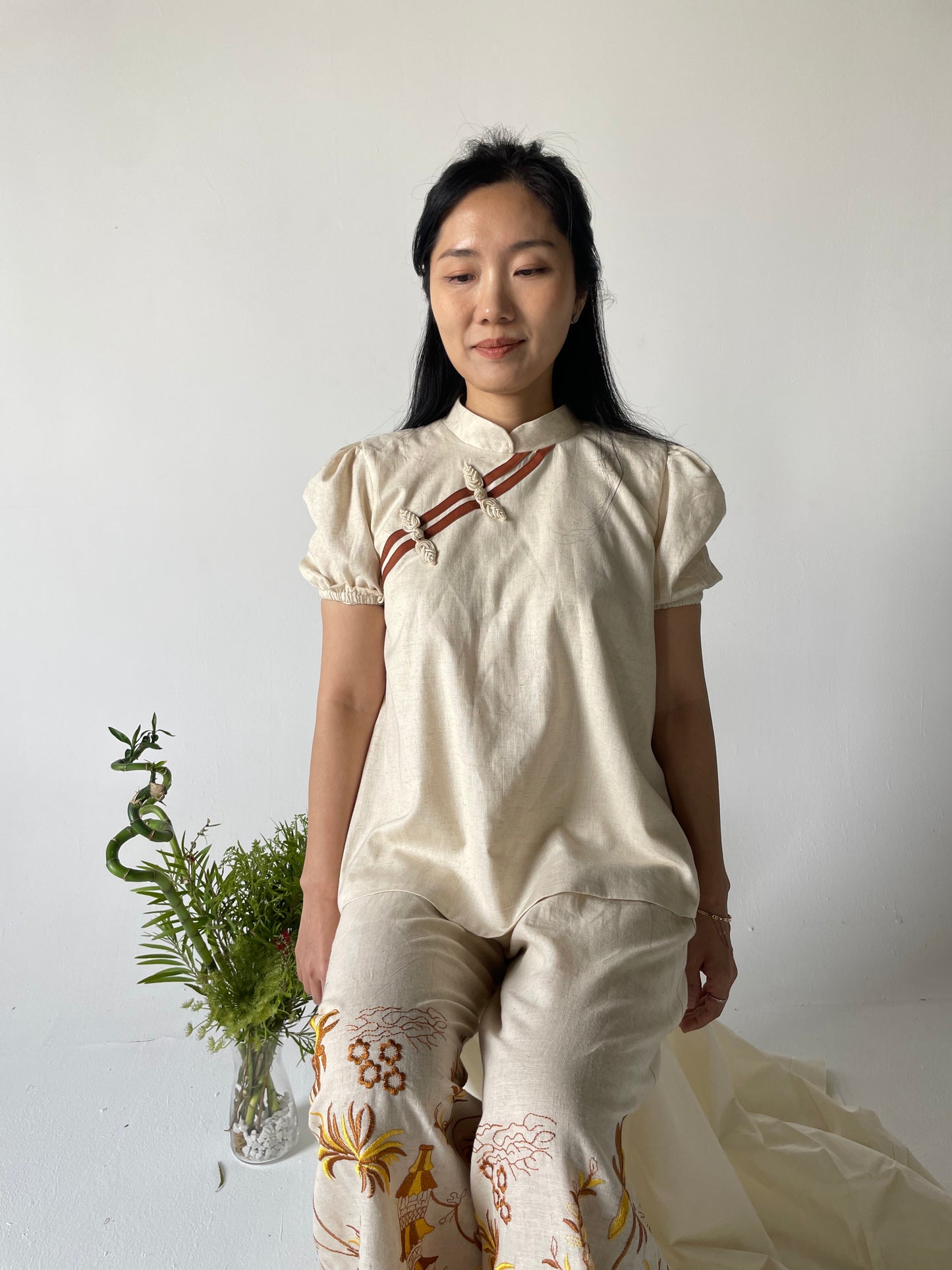 Chinoiserie Puffed sleeves brown blouse
