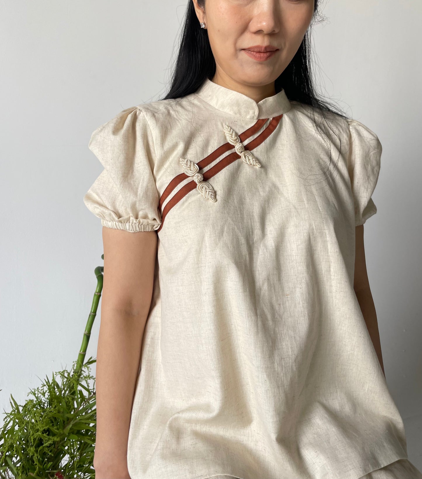 Chinoiserie Puffed sleeves brown blouse
