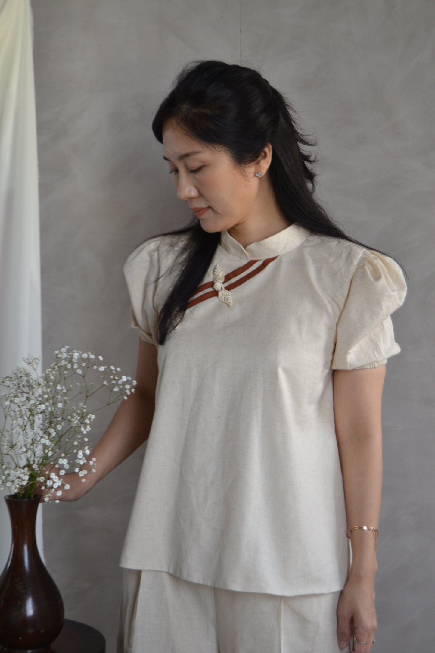 Chinoiserie Puffed sleeves brown blouse
