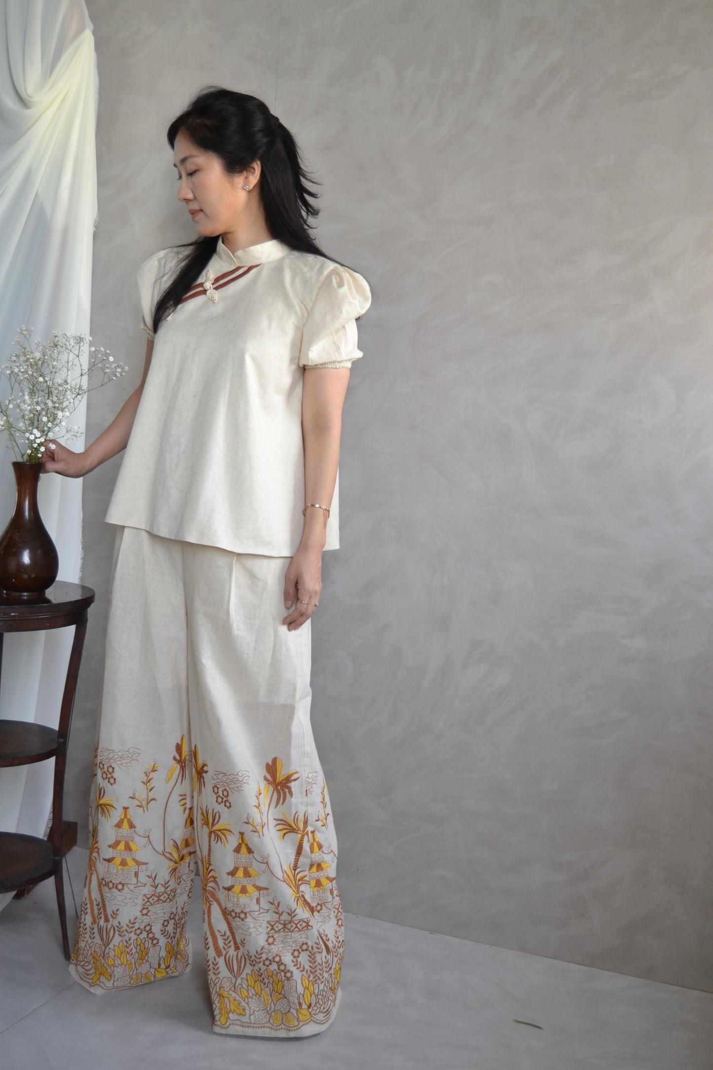 Chinoiserie Puffed sleeves brown blouse