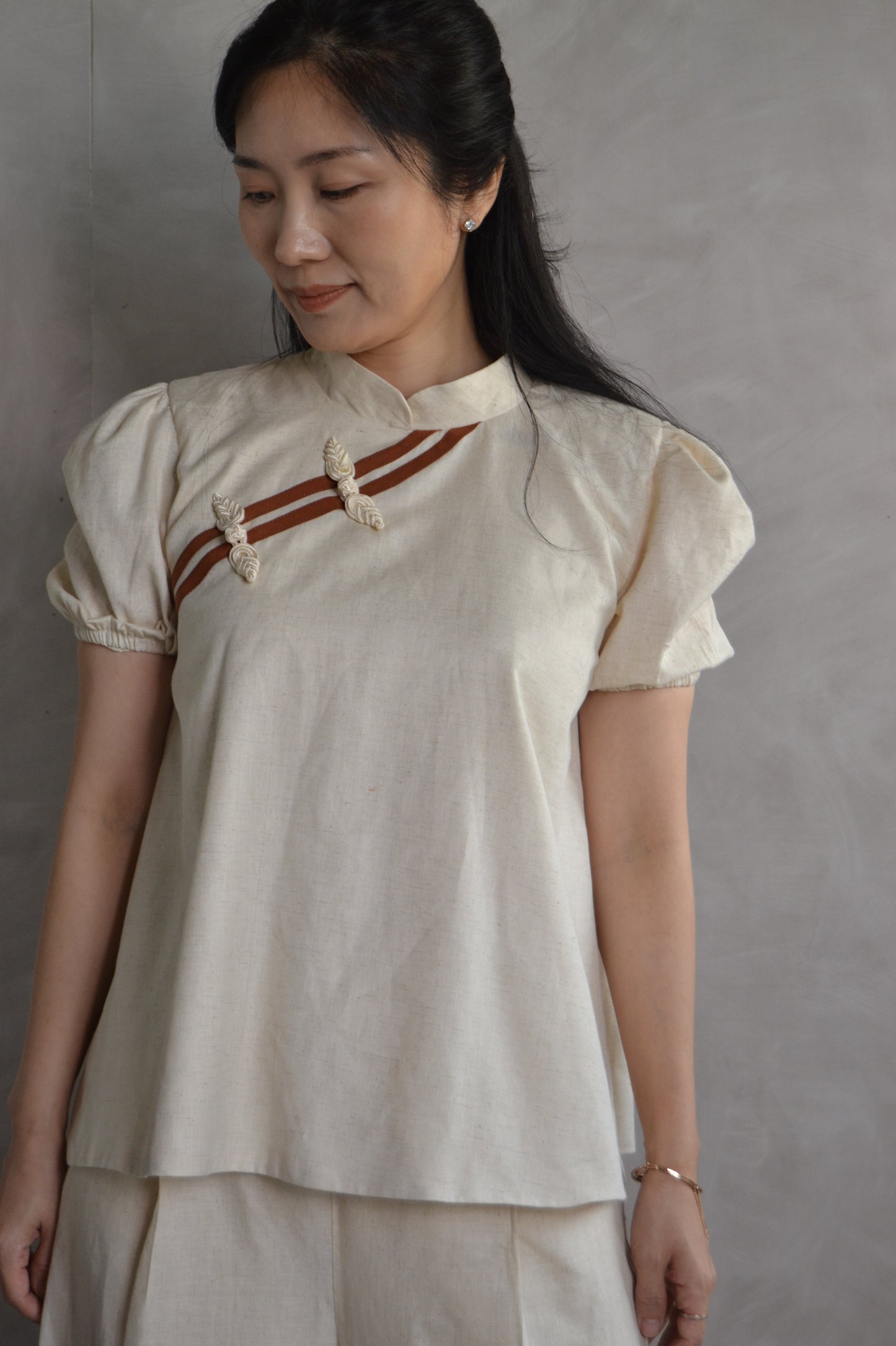Chinoiserie Puffed sleeves brown blouse
