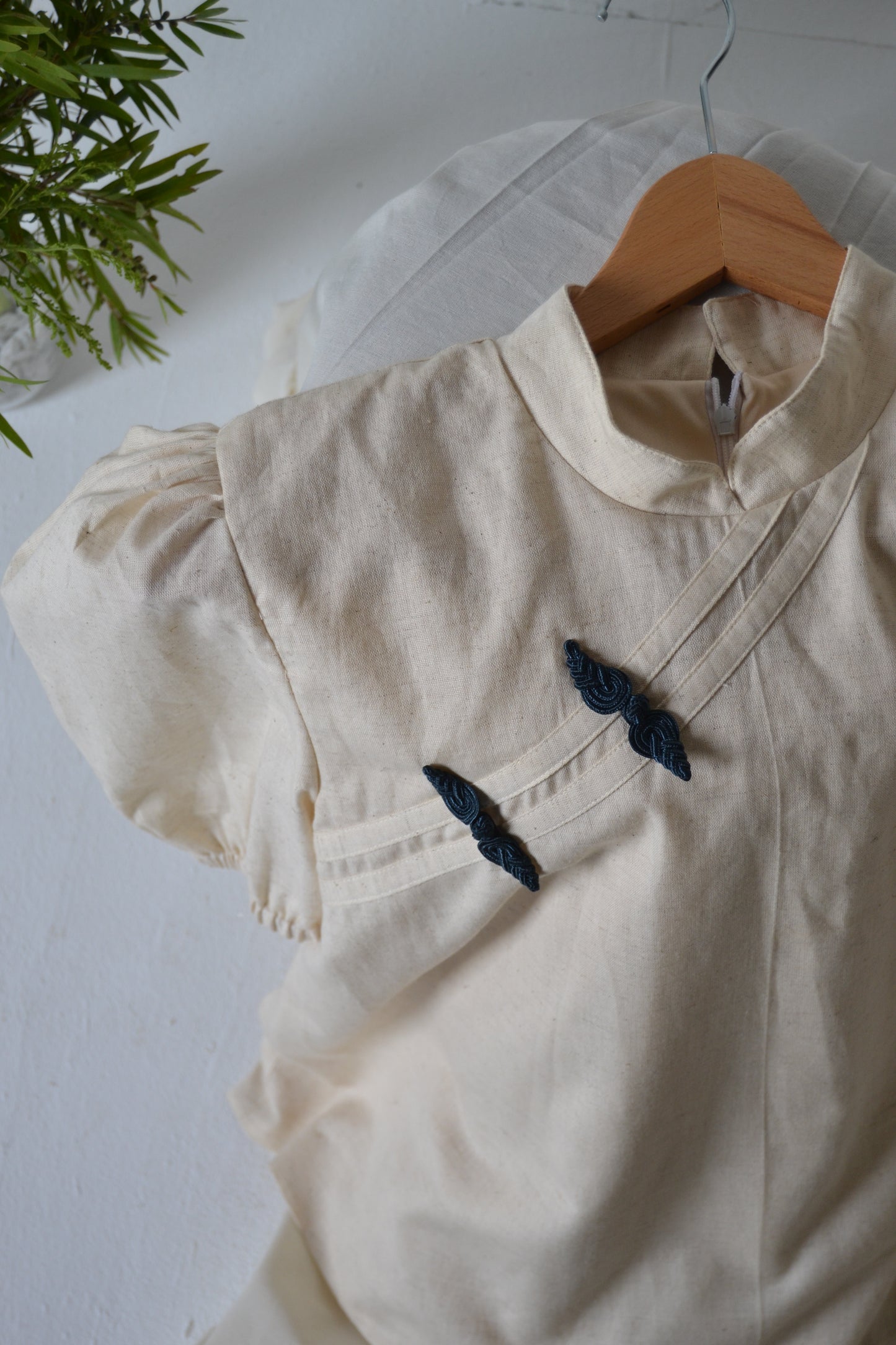 Chinoiserie navy Puffed sleeves blouse